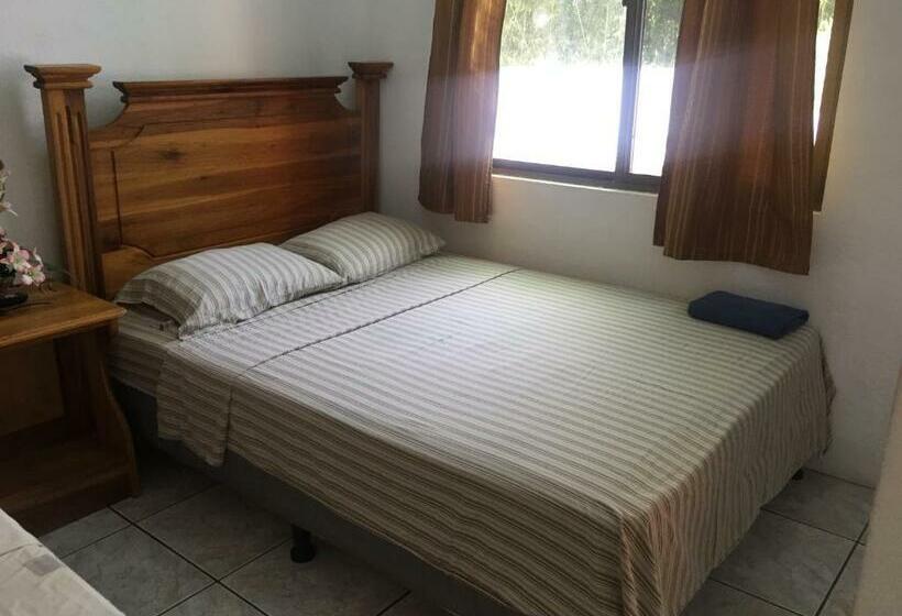 エコノミー４人部屋, Villa Prats