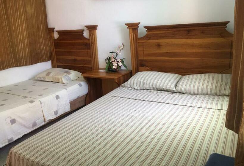 エコノミー４人部屋, Villa Prats