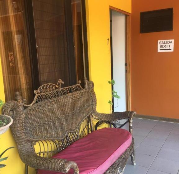 エコノミー４人部屋, Villa Prats