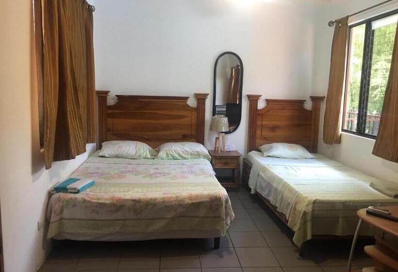 エコノミー４人部屋, Villa Prats