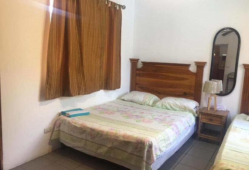 エコノミー４人部屋, Villa Prats