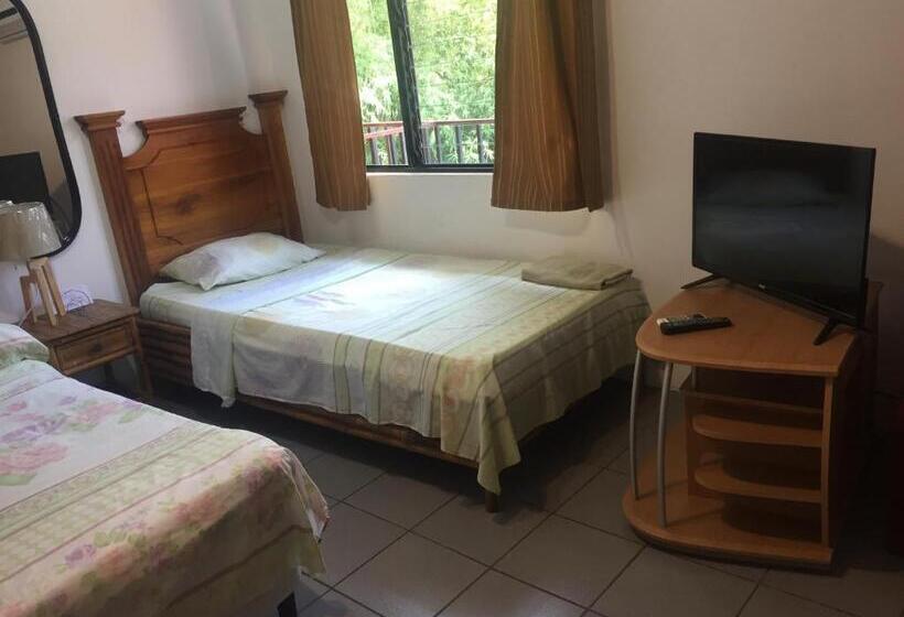 エコノミー４人部屋, Villa Prats