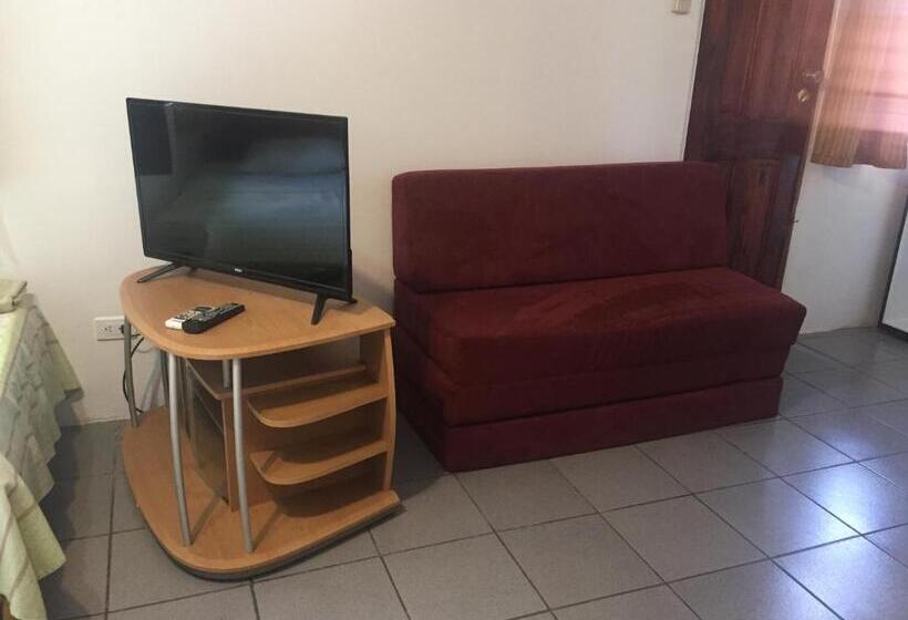 エコノミー４人部屋, Villa Prats