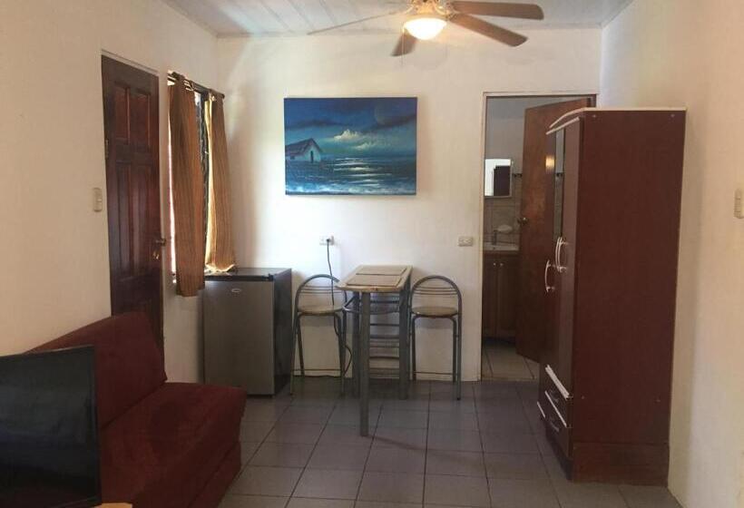 エコノミー４人部屋, Villa Prats