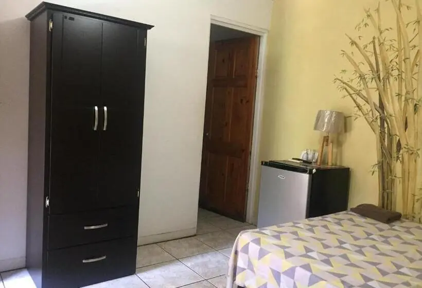 اتاق اکونومی, Villa Prats
