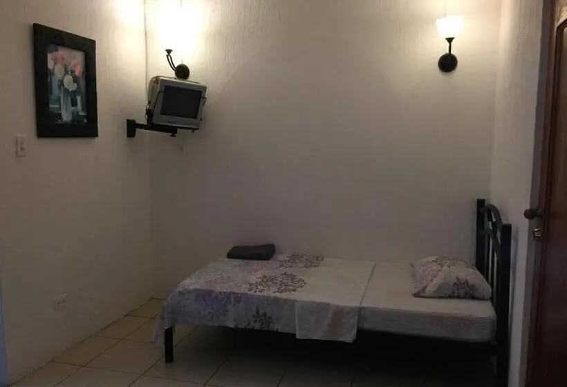 استودیوی استاندارد, Villa Prats