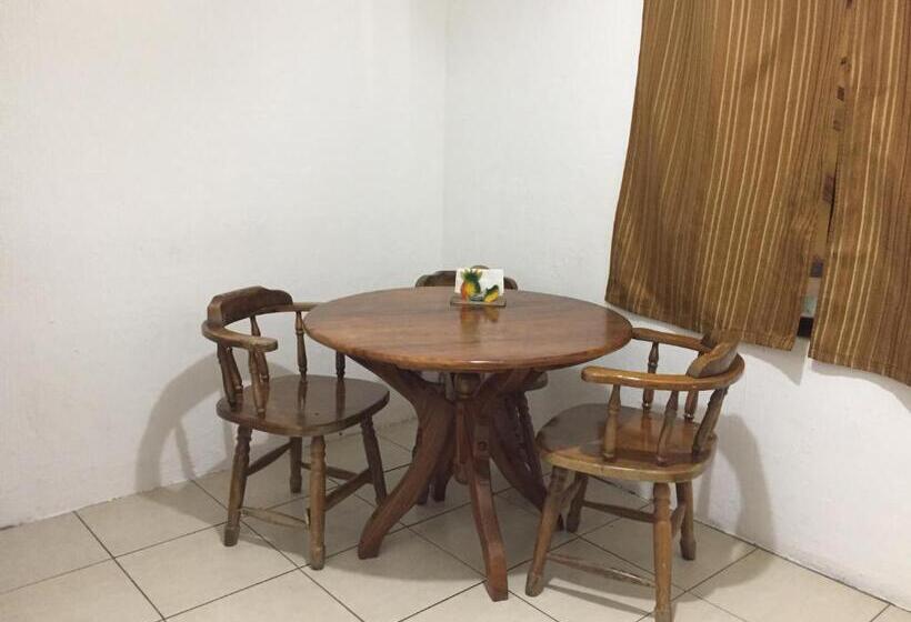 スタンダードスタジオ, Villa Prats