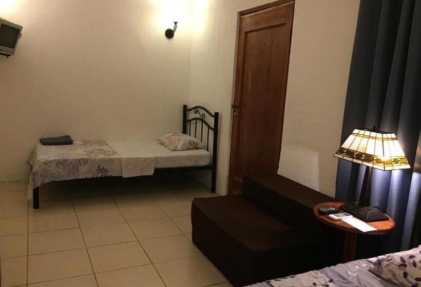 スタンダードスタジオ, Villa Prats