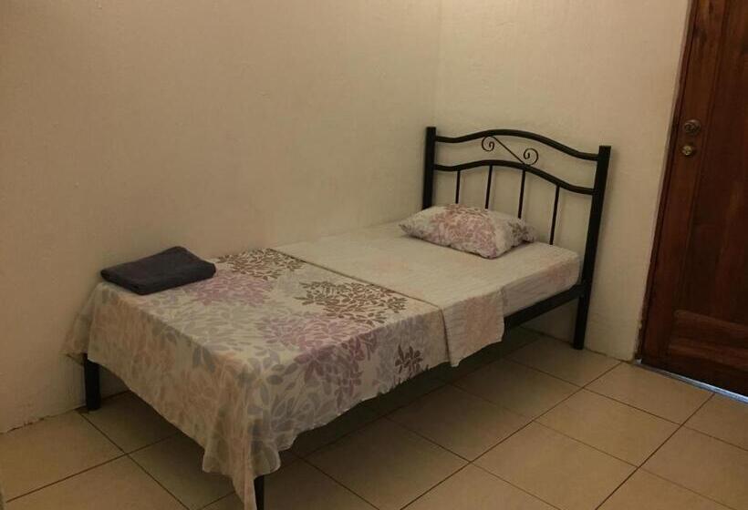 スタンダードスタジオ, Villa Prats