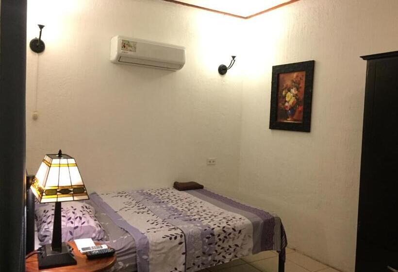 スタンダードスタジオ, Villa Prats