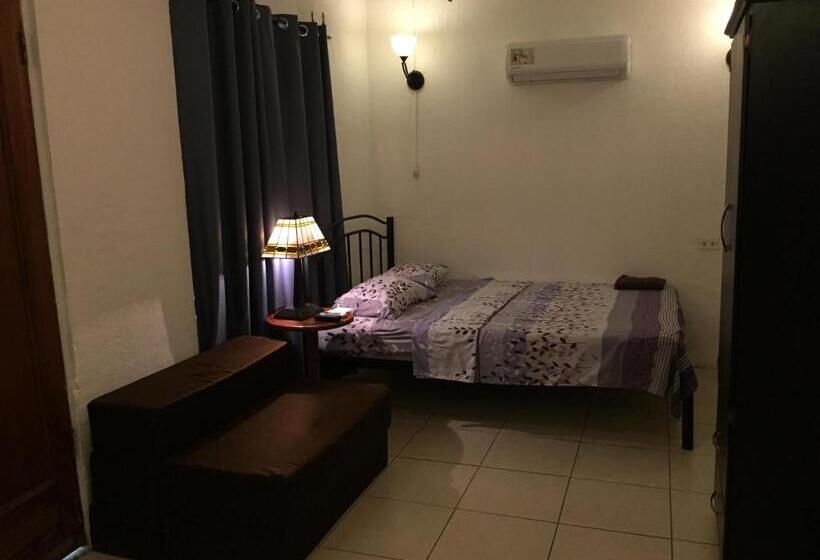 スタンダードスタジオ, Villa Prats