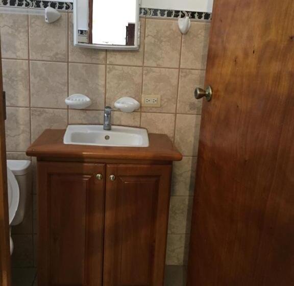 エコノミー４人部屋, Villa Prats