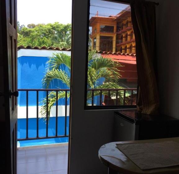 エコノミー４人部屋, Villa Prats