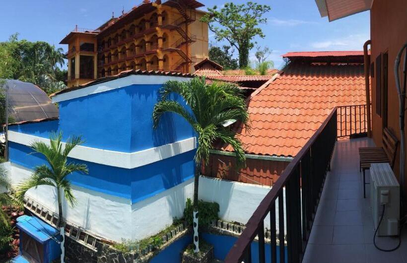 エコノミー４人部屋, Villa Prats