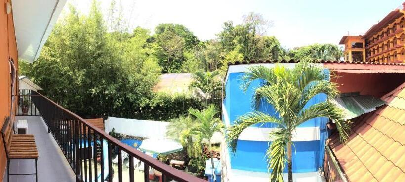 エコノミー４人部屋, Villa Prats