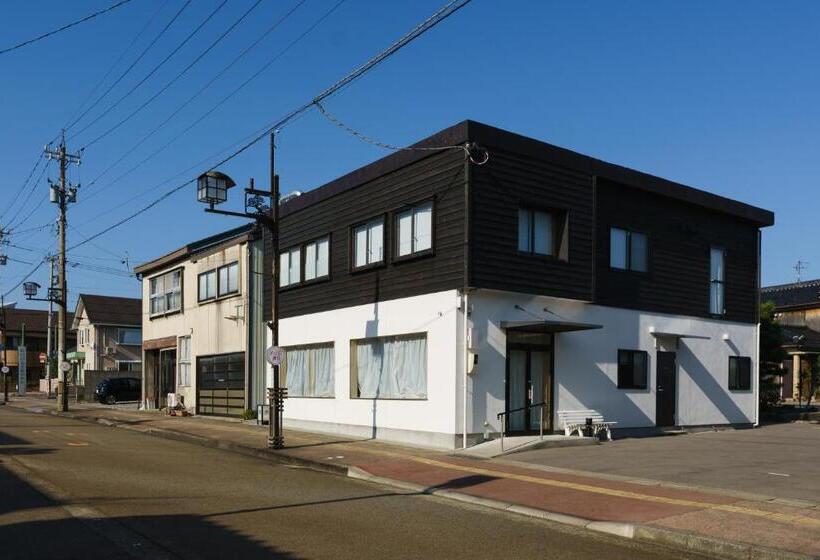 غرفة قياسية ثلاثية, B&b Neagari