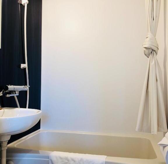اتاق استاندارد سه نفره, B&b Neagari