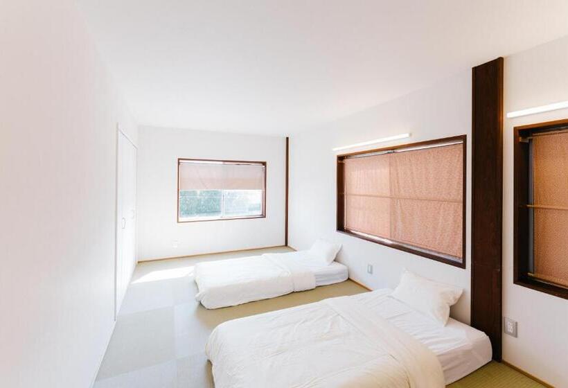 اتاق استاندارد چهار تخته, B&b Neagari