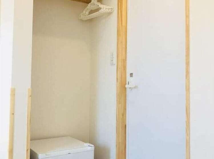 غرفة قياسية ثلاثية, B&b Neagari