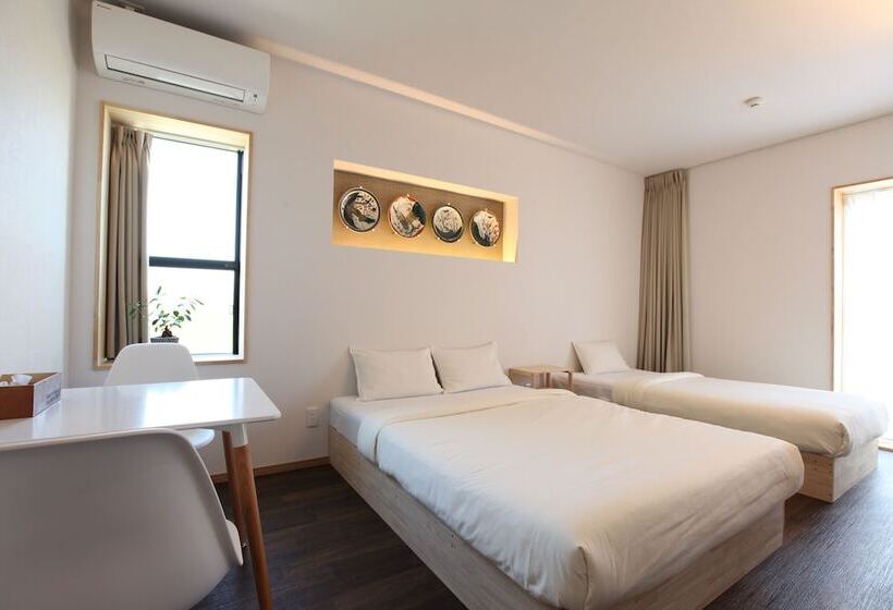 اتاق استاندارد سه نفره, B&b Neagari