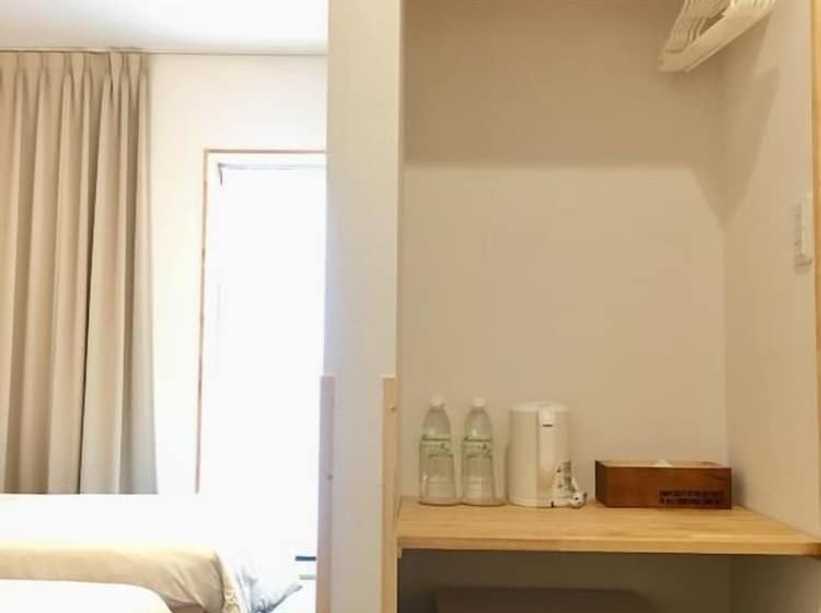 غرفة قياسية ثلاثية, B&b Neagari