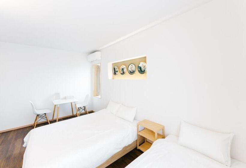 غرفة قياسية ثلاثية, B&b Neagari