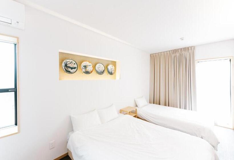 غرفة قياسية ثلاثية, B&b Neagari