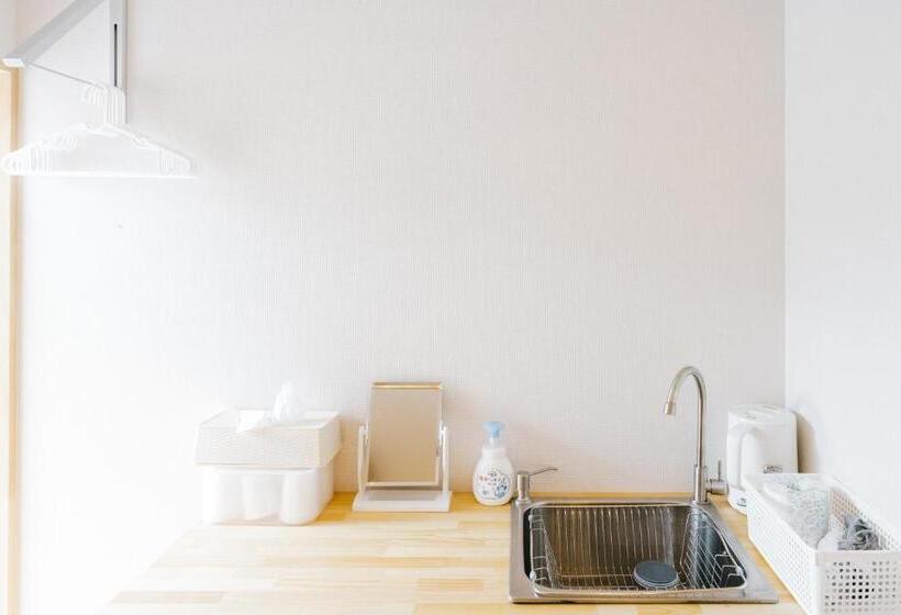 غرفة قياسية ثلاثية, B&b Neagari