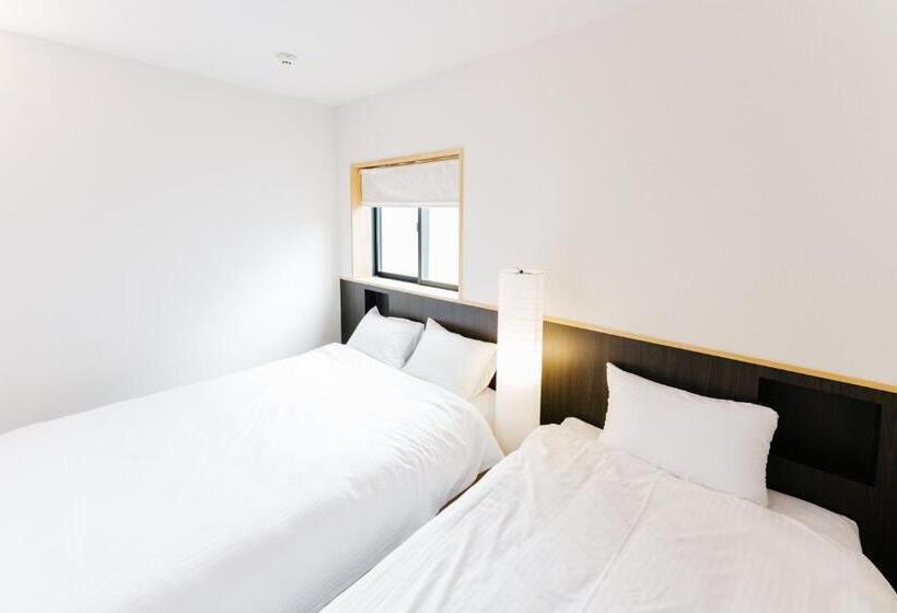 غرفة قياسية ثلاثية, B&b Neagari