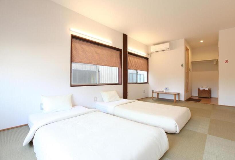 غرفة قياسية رباعية, B&b Neagari