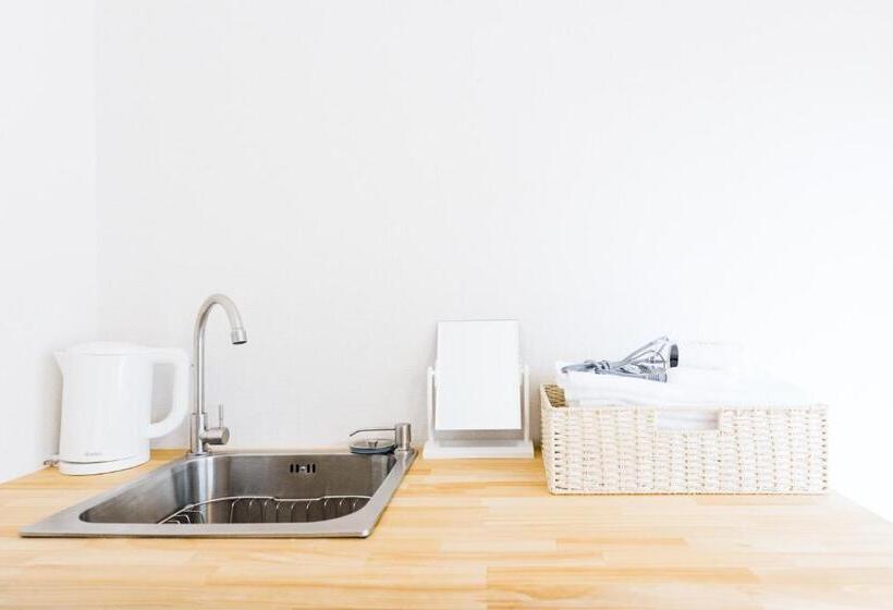 غرفة قياسية ثلاثية, B&b Neagari