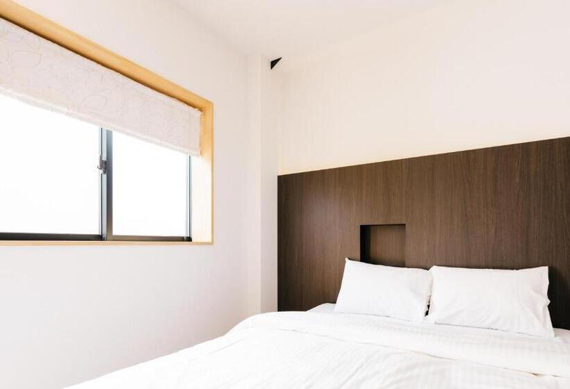 غرفة قياسية ثلاثية, B&b Neagari