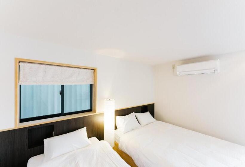 غرفة قياسية ثلاثية, B&b Neagari