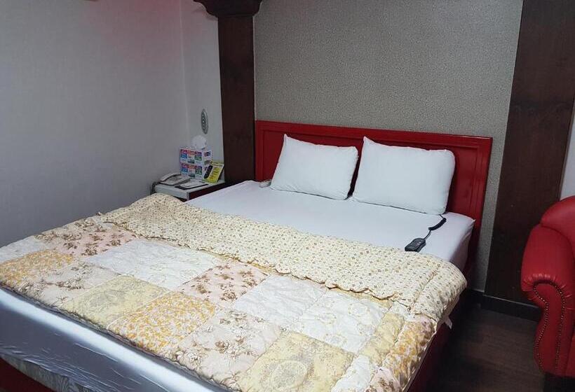 Deluxe-huone, Sky Motel