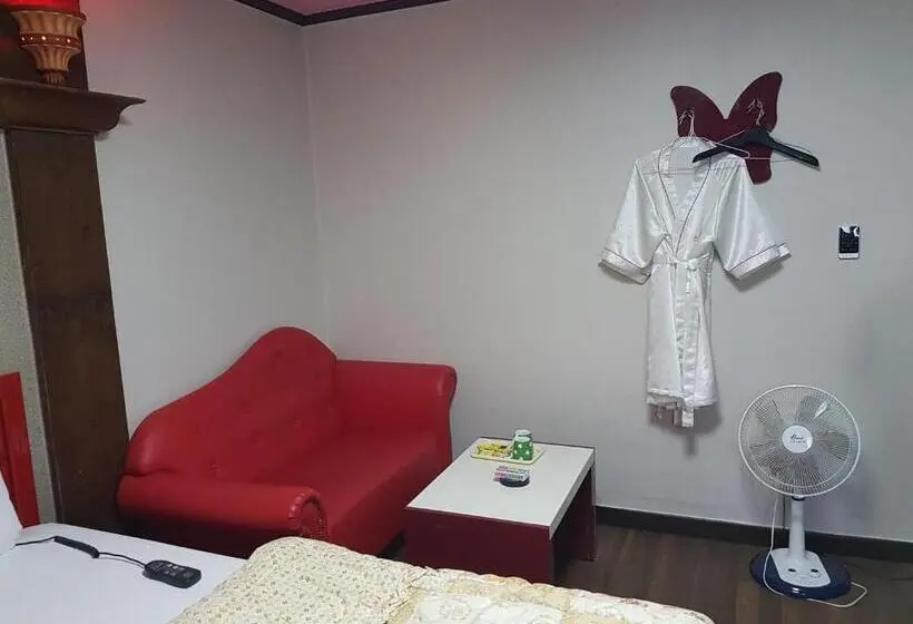 اتاق لوکس, Sky Motel