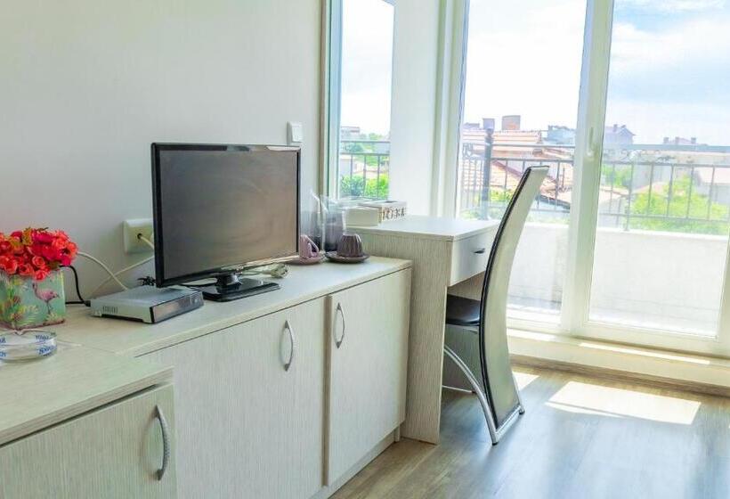 اتاق سه نفره سوپریور با چشم‌انداز دریا, къща за гости богданови