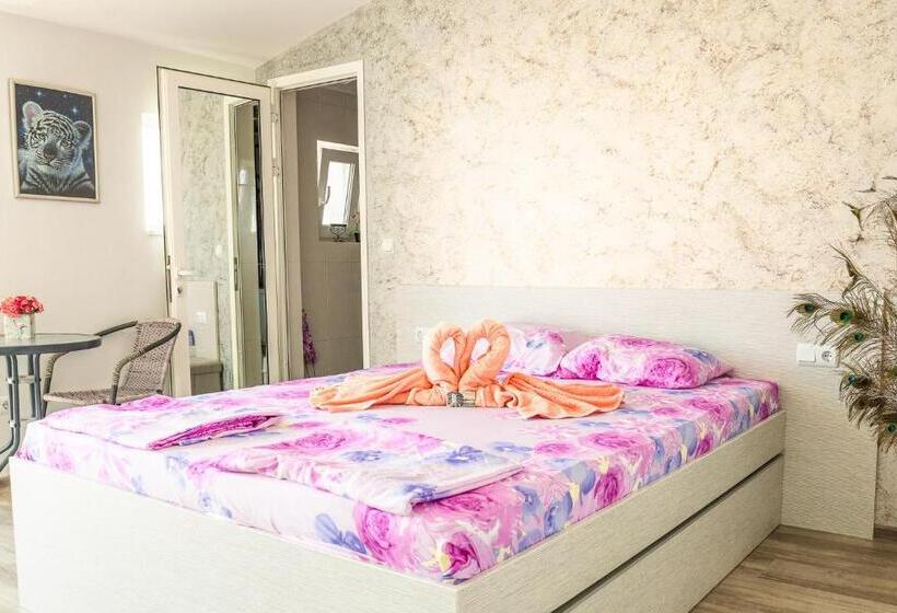 اتاق سه نفره سوپریور با چشم‌انداز دریا, къща за гости богданови