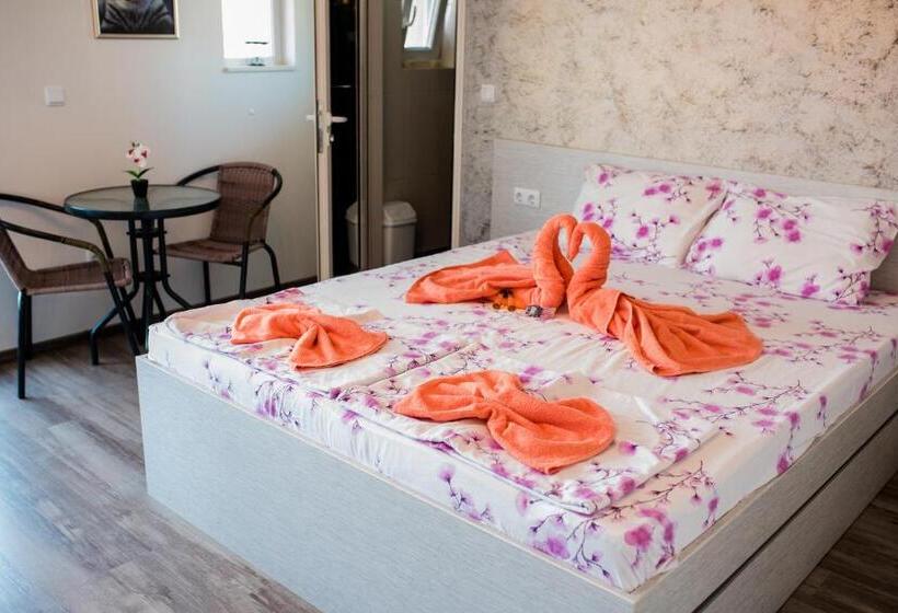 اتاق سه نفره سوپریور با چشم‌انداز دریا, къща за гости богданови