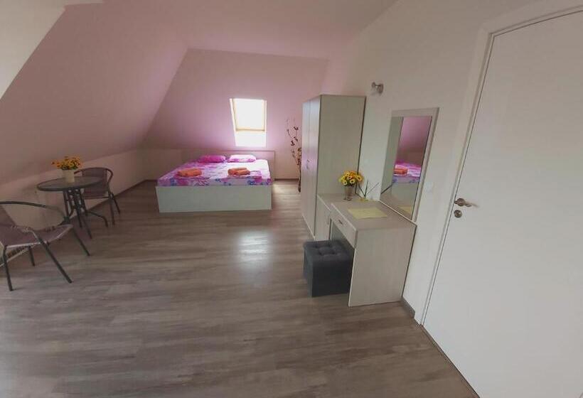 اتاق لوکس چهار تخته, къща за гости богданови