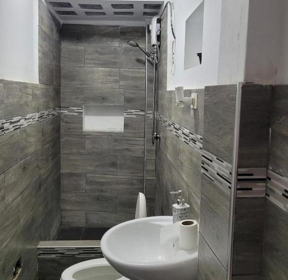 اتاق استاندارد سه نفره, Home Blessed Bayit