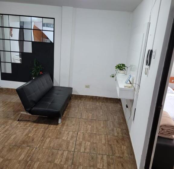 اتاق استاندارد سه نفره, Home Blessed Bayit