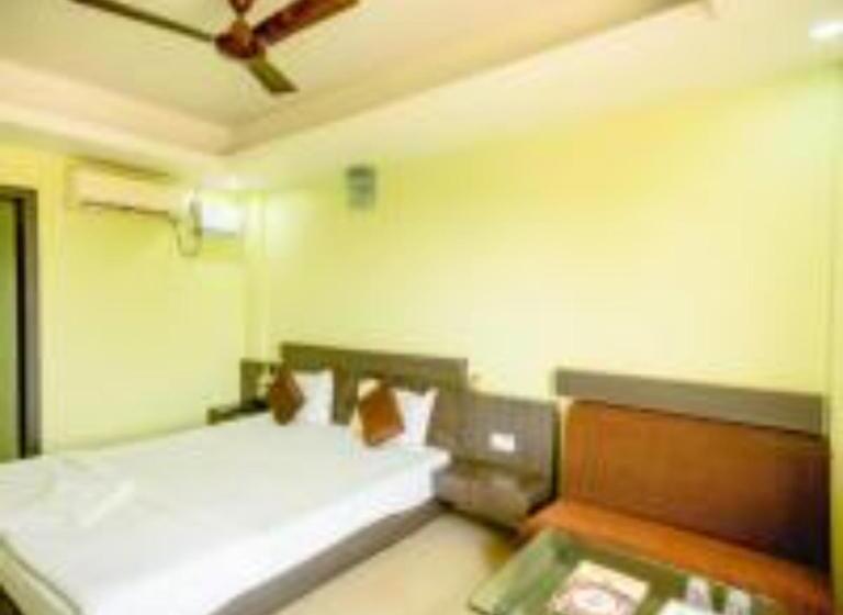 带大床的豪华间, Deep Gangainn Puri   Side Sea View Hotel Lift Wifi Facilities  By Morservices