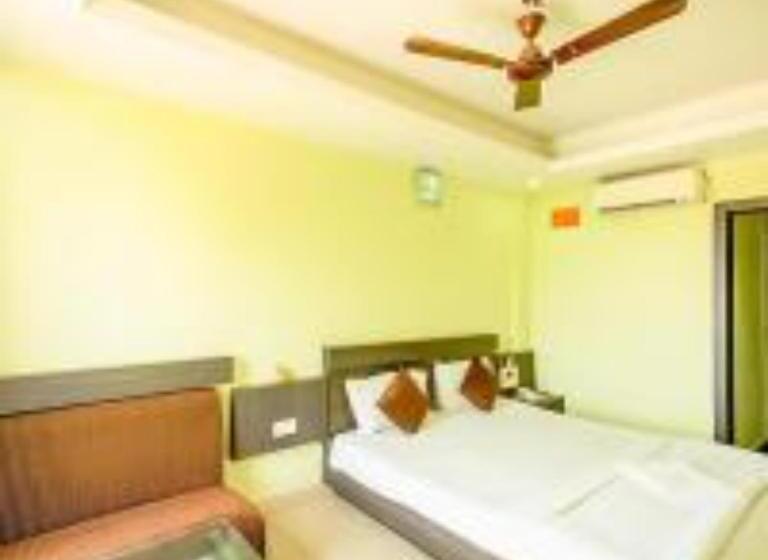 キングサイズベッドのデラックスルーム, Deep Gangainn Puri   Side Sea View Hotel Lift Wifi Facilities  By Morservices