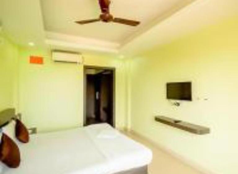 带大床的豪华间, Deep Gangainn Puri   Side Sea View Hotel Lift Wifi Facilities  By Morservices