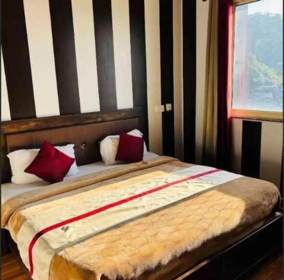 غرفة ديلوكس رباعية, Fabhotel Maya