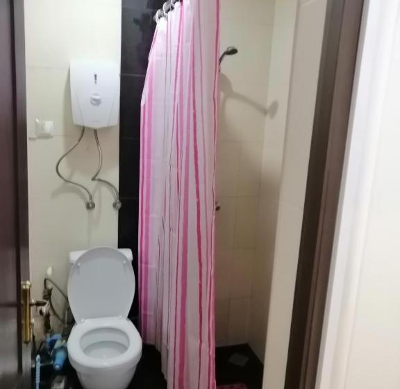 اتاق اکونومی, Komitas Avenue Guest House