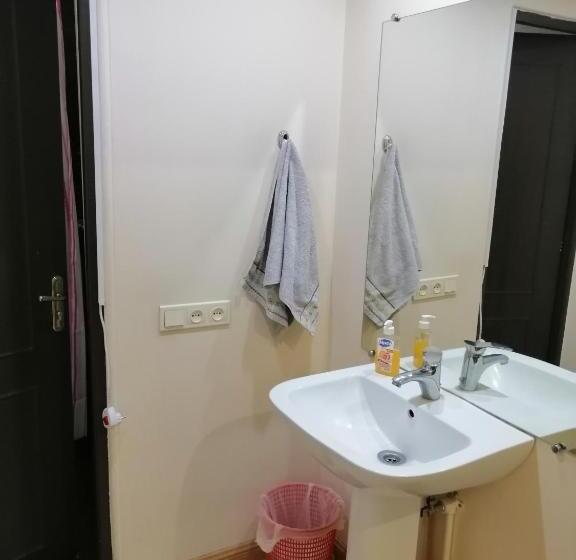 Economy Room, Komitas Avenue Guest House