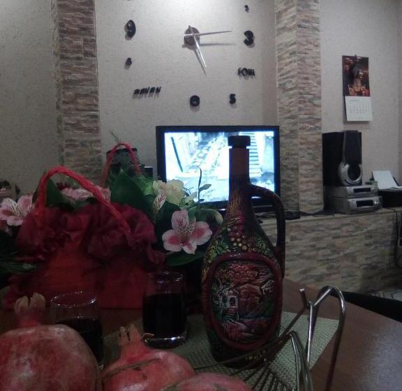 اتاق خانوادگی, Komitas Avenue Guest House