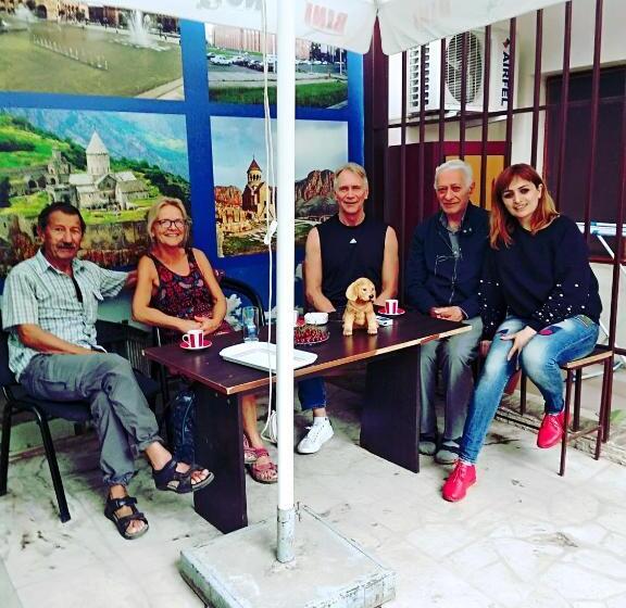 اتاق خانوادگی, Komitas Avenue Guest House