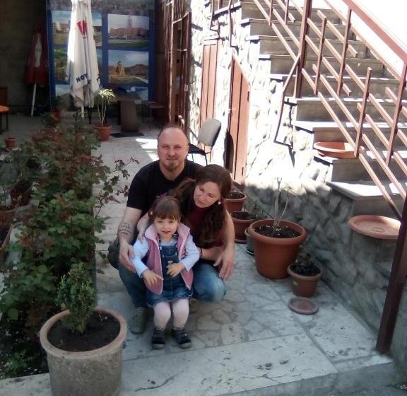 اتاق خانوادگی, Komitas Avenue Guest House